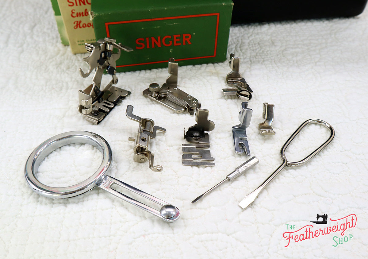 Singer Featherweight 222K Sewing Machine EM957***