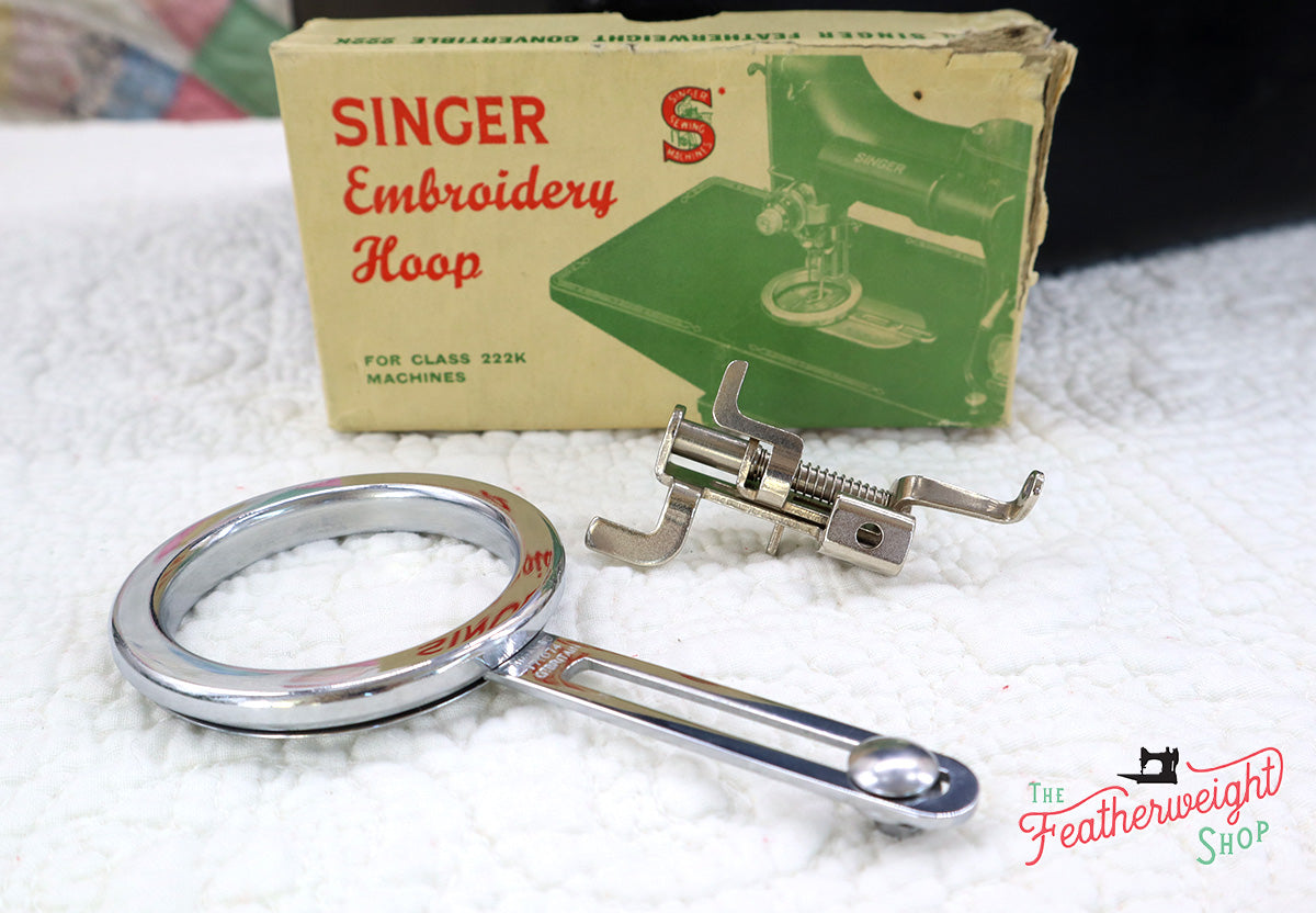 Singer Featherweight 222K Sewing Machine EM957***
