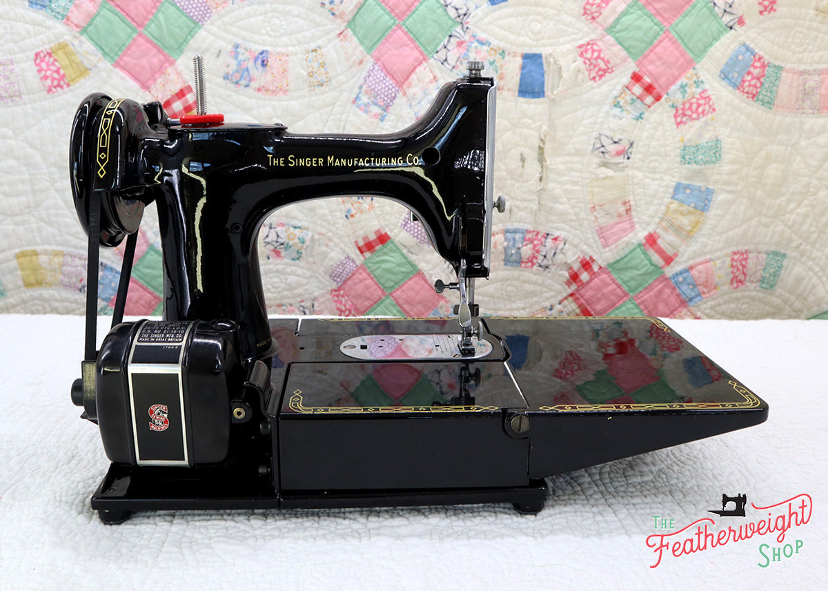 Singer Featherweight 222K Sewing Machine EM957***