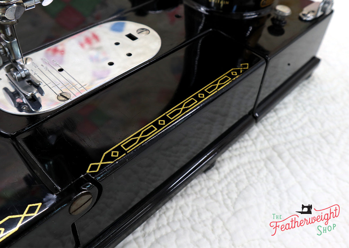 Singer Featherweight 222K Sewing Machine EM957***