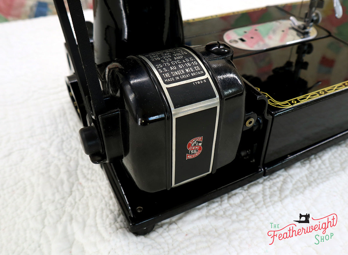 Singer Featherweight 222K Sewing Machine EM957***