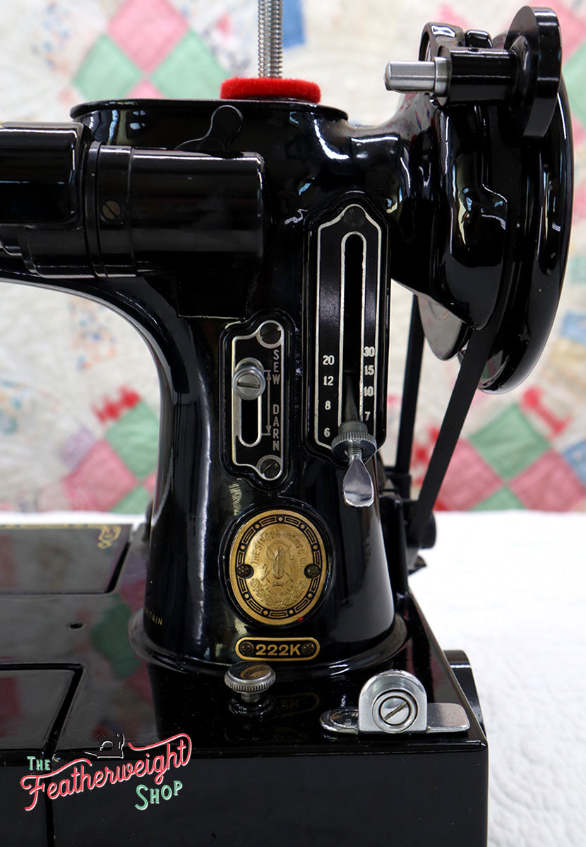Singer Featherweight 222K Sewing Machine EM957***