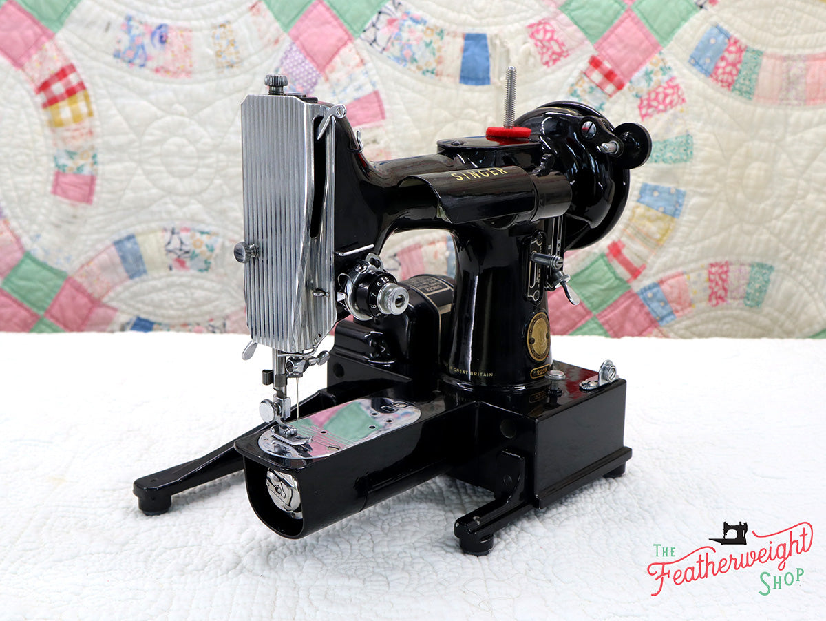 Singer Featherweight 222K Sewing Machine EM957***
