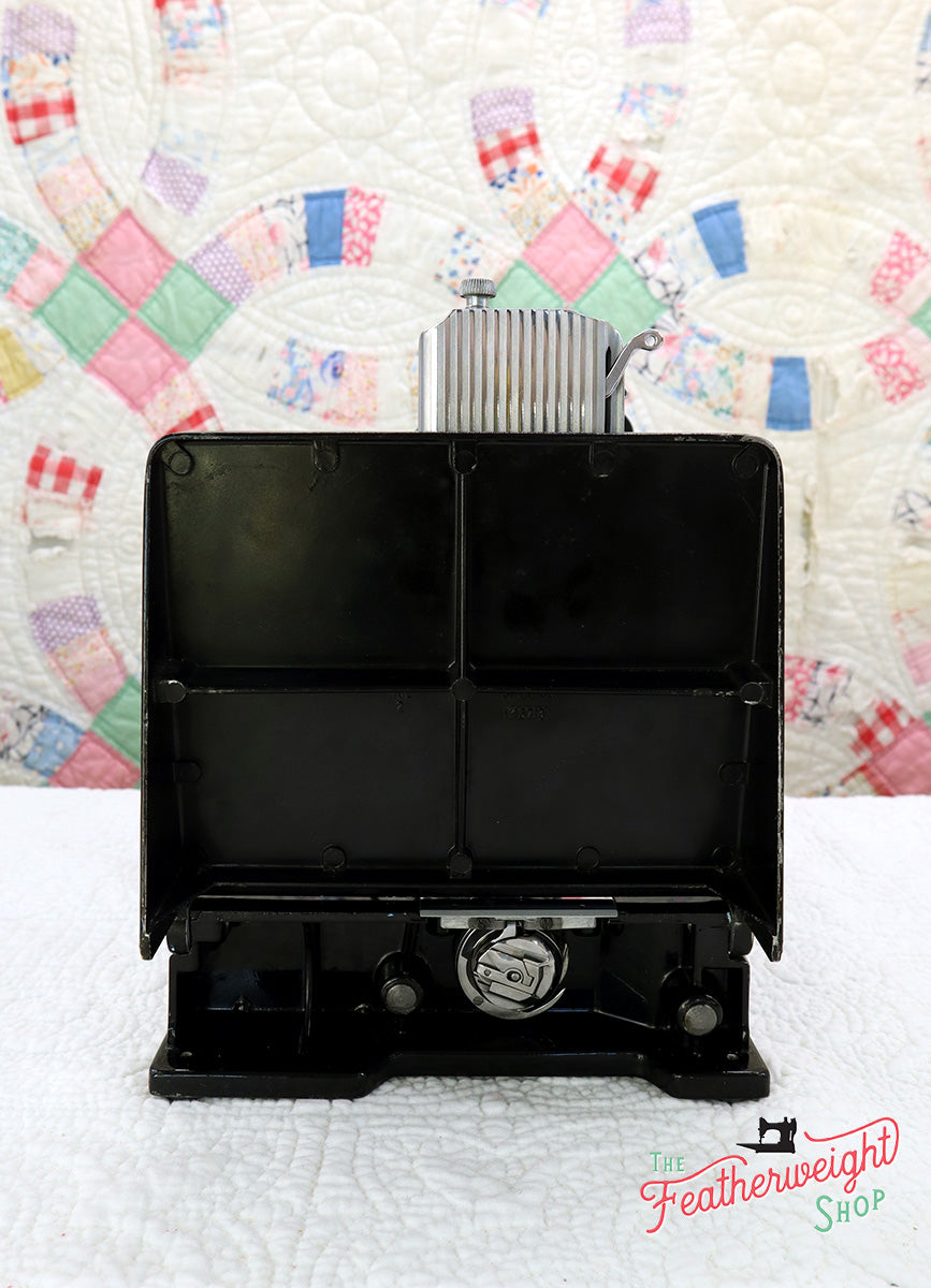 Singer Featherweight 221K Sewing Machine EL539***