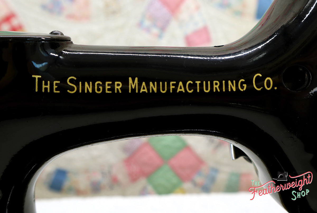 Singer Featherweight 221K Sewing Machine EL539***