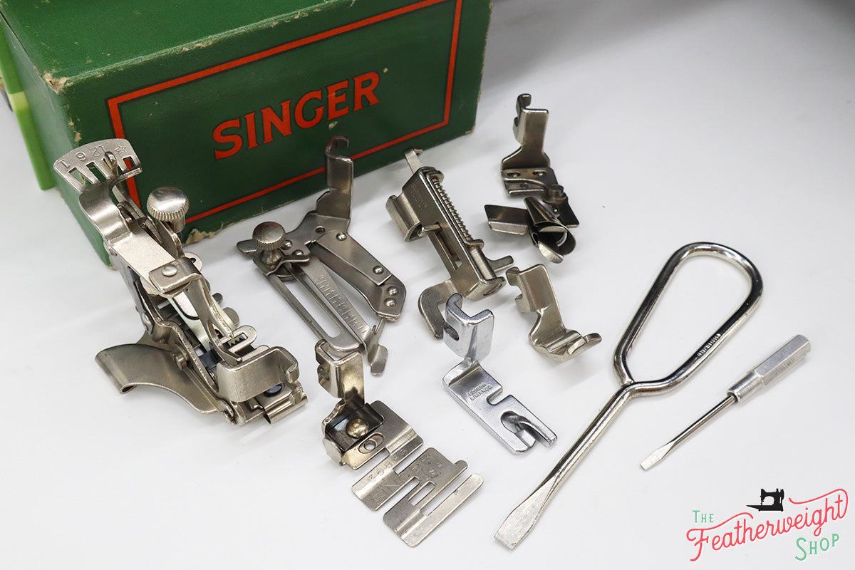 Singer Featherweight 222K Sewing Machine EJ618***