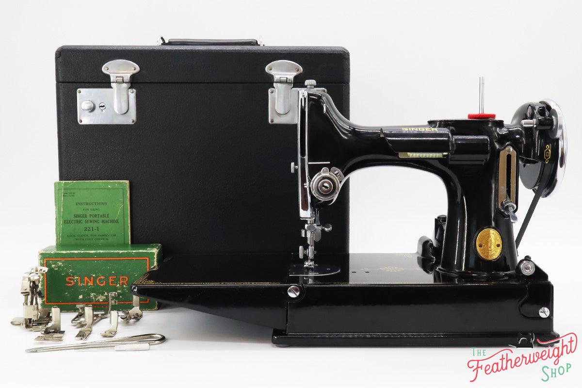 Singer Featherweight 221 Sewing Machine, 1936 AE063***