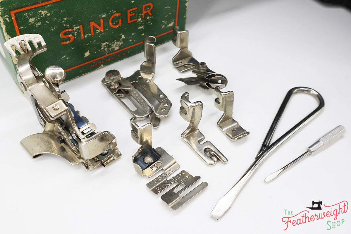 Singer Featherweight 221 Sewing Machine, 1936 AE063***