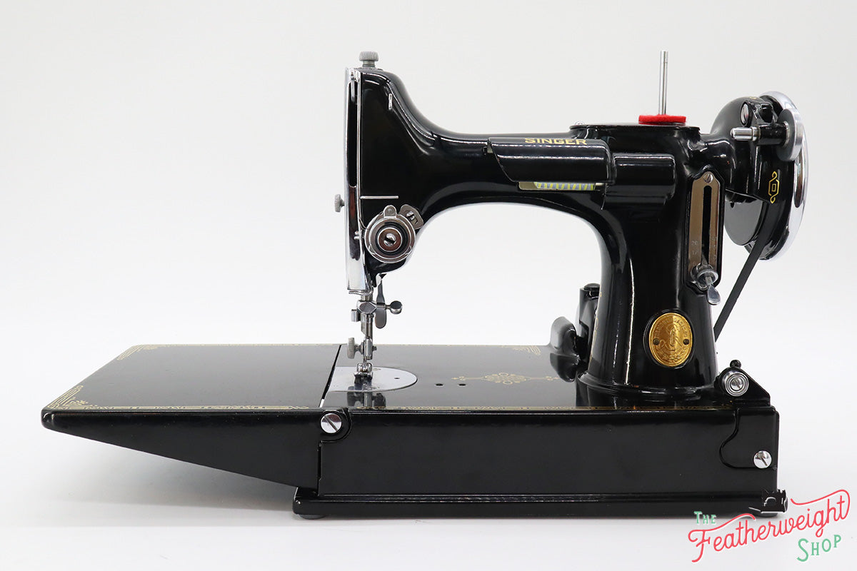Singer Featherweight 221 Sewing Machine, 1936 AE063***
