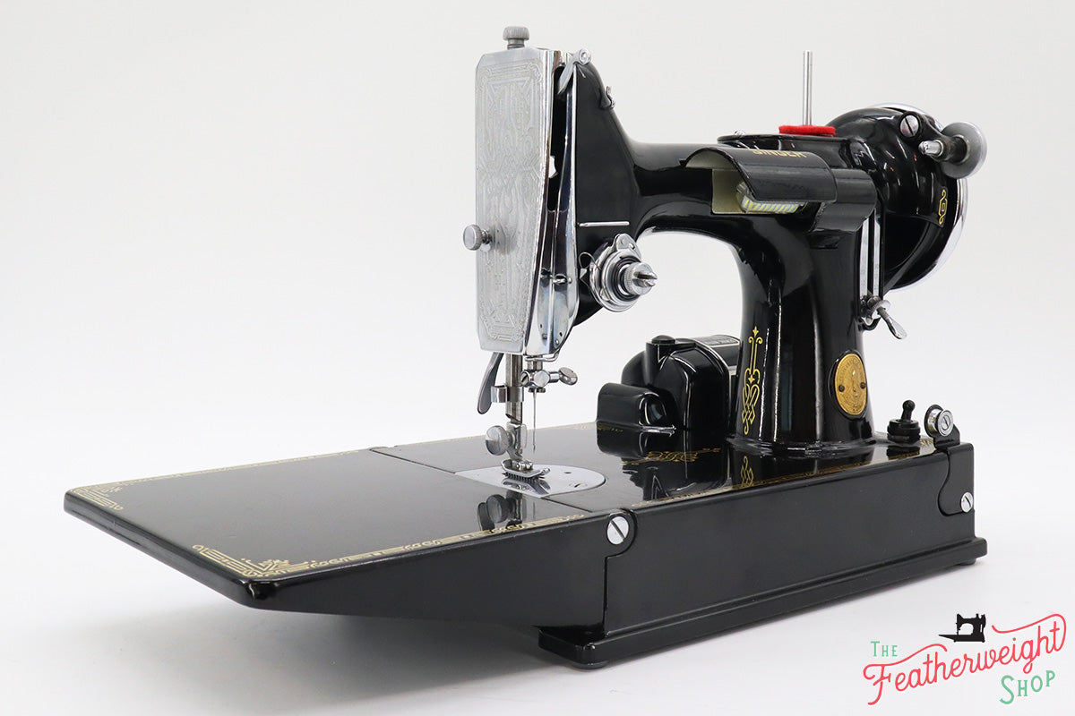 Singer Featherweight 221 Sewing Machine, 1936 AE063***