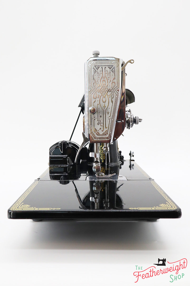 Singer Featherweight 221 Sewing Machine, 1936 AE063***
