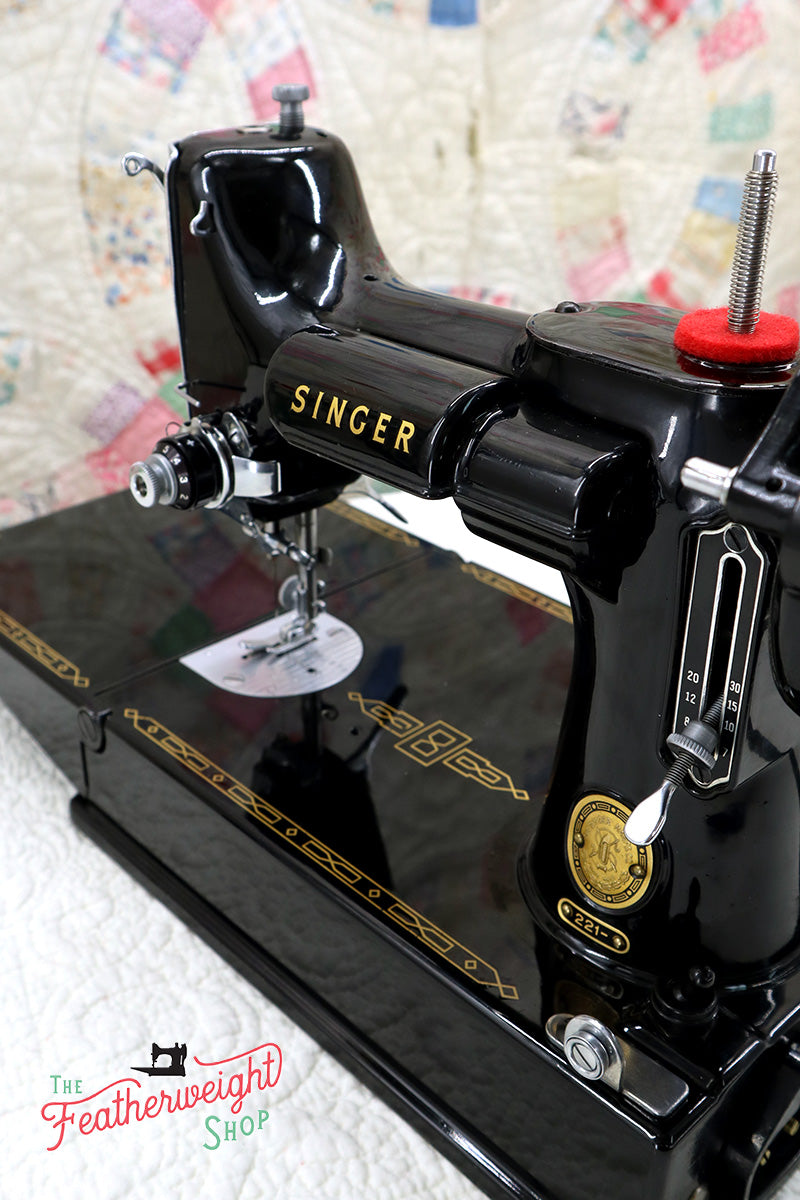 Singer Featherweight 221 Sewing Machine, AM656***