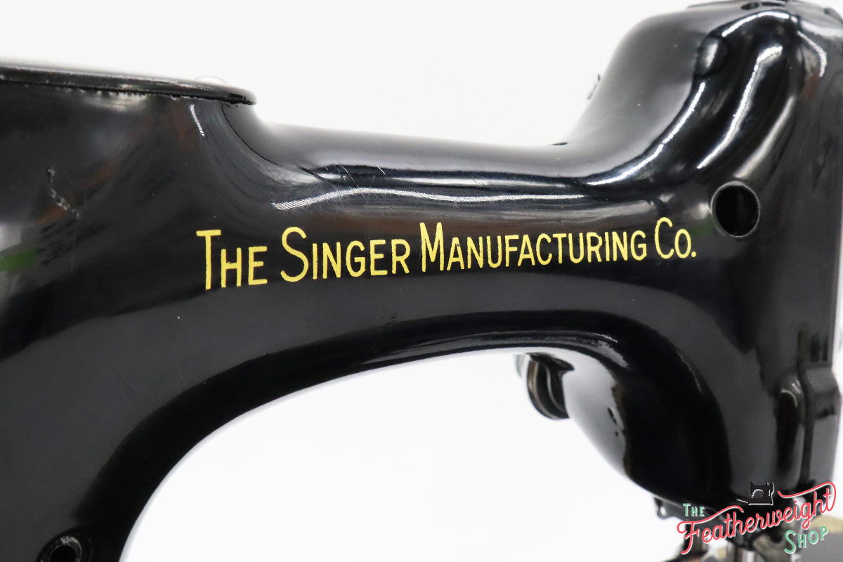 Singer Featherweight 221 Sewing Machine, 1936 AE063***