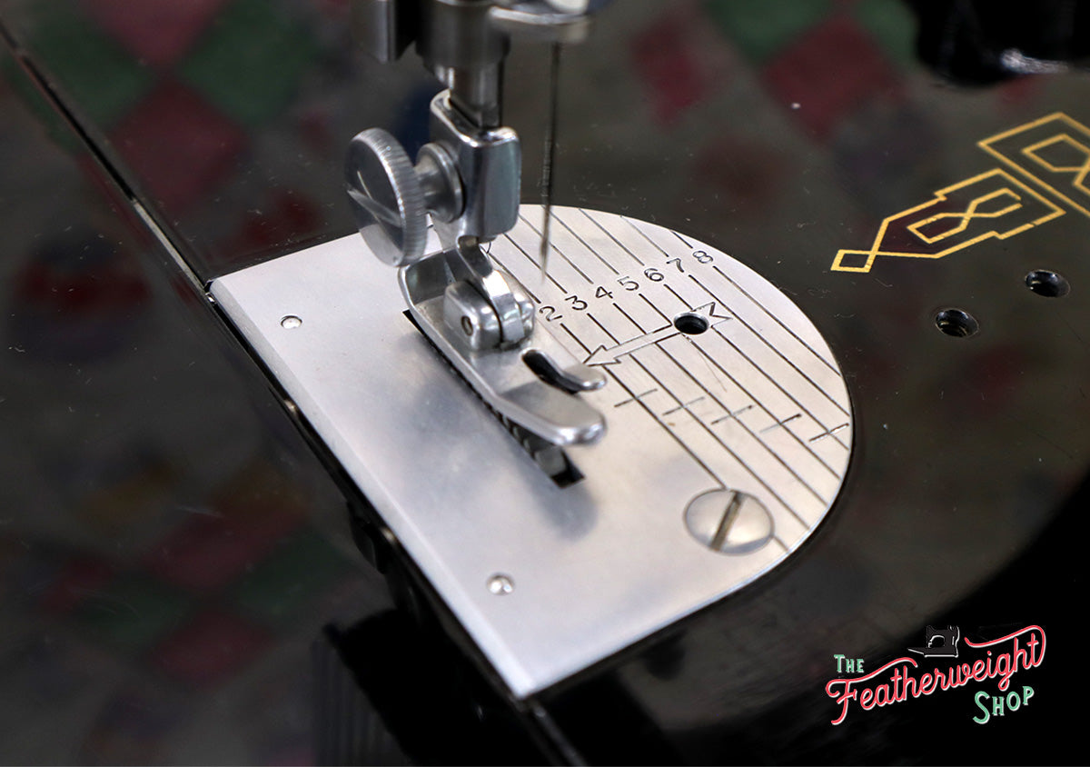 Singer Featherweight 221 Sewing Machine, AM656***