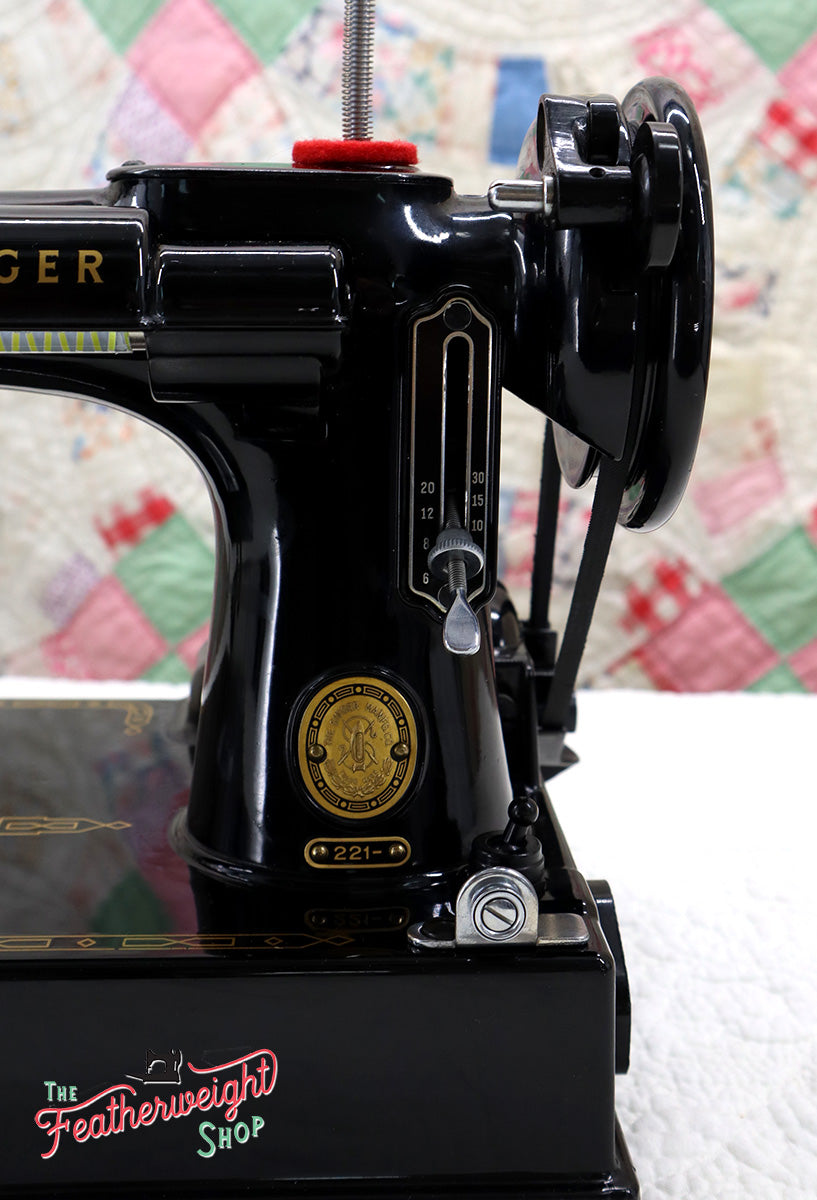 Singer Featherweight 221 Sewing Machine, AM656***
