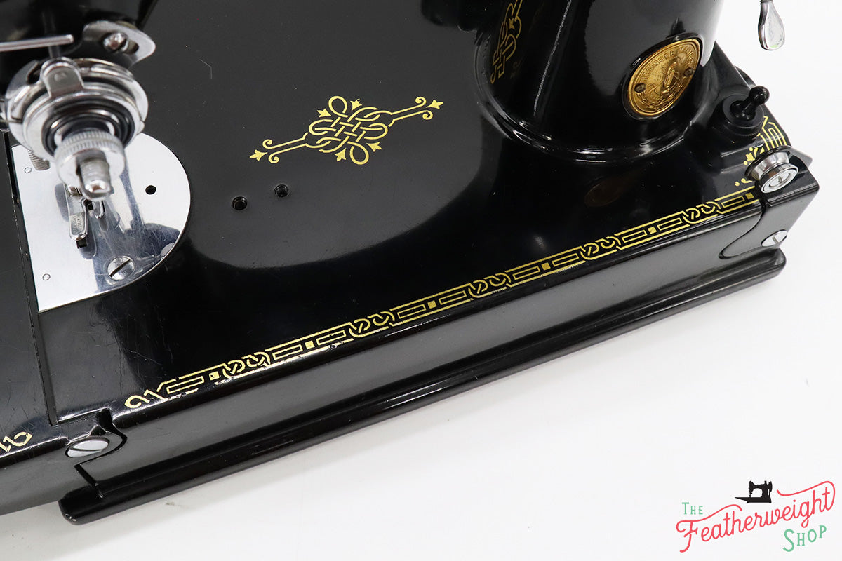 Singer Featherweight 221 Sewing Machine, 1936 AE063***