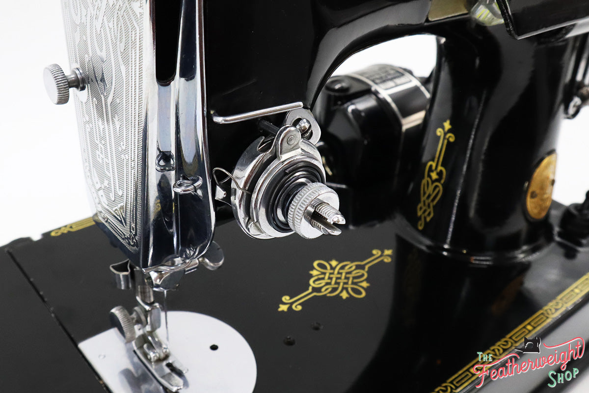 Singer Featherweight 221 Sewing Machine, 1936 AE063***
