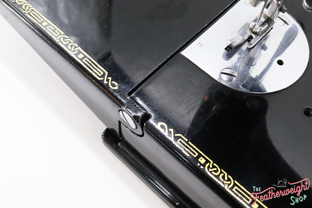 Singer Featherweight 221 Sewing Machine, 1936 AE063***
