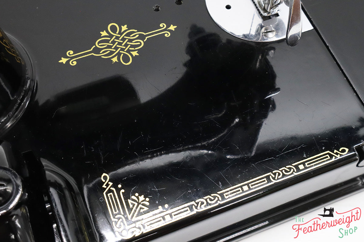 Singer Featherweight 221 Sewing Machine, 1936 AE063***