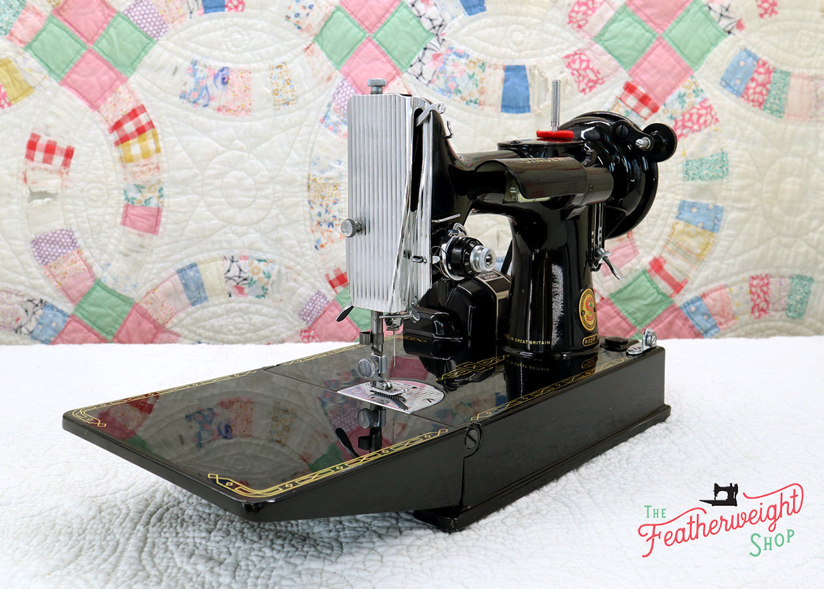 Singer Featherweight 221 Sewing Machine, RED "S" ES242***