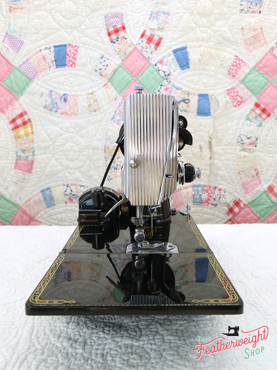 Singer Featherweight 221 Sewing Machine, RED "S" ES242***