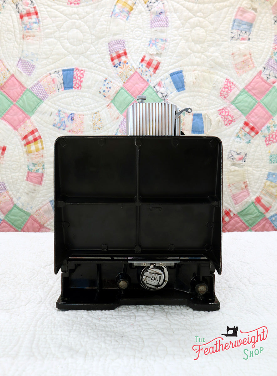 Singer Featherweight 221 Sewing Machine, RED "S" ES242***