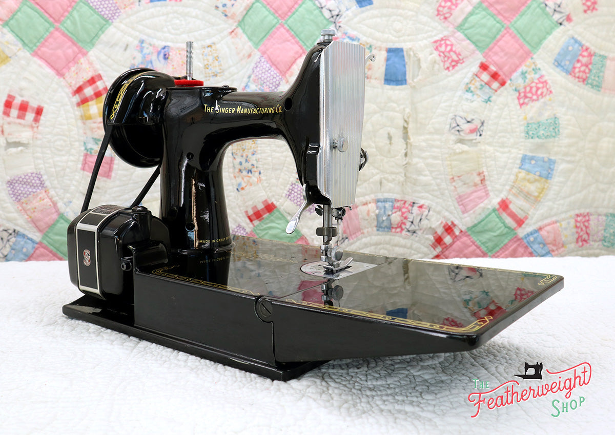 Singer Featherweight 221 Sewing Machine, RED "S" ES242***
