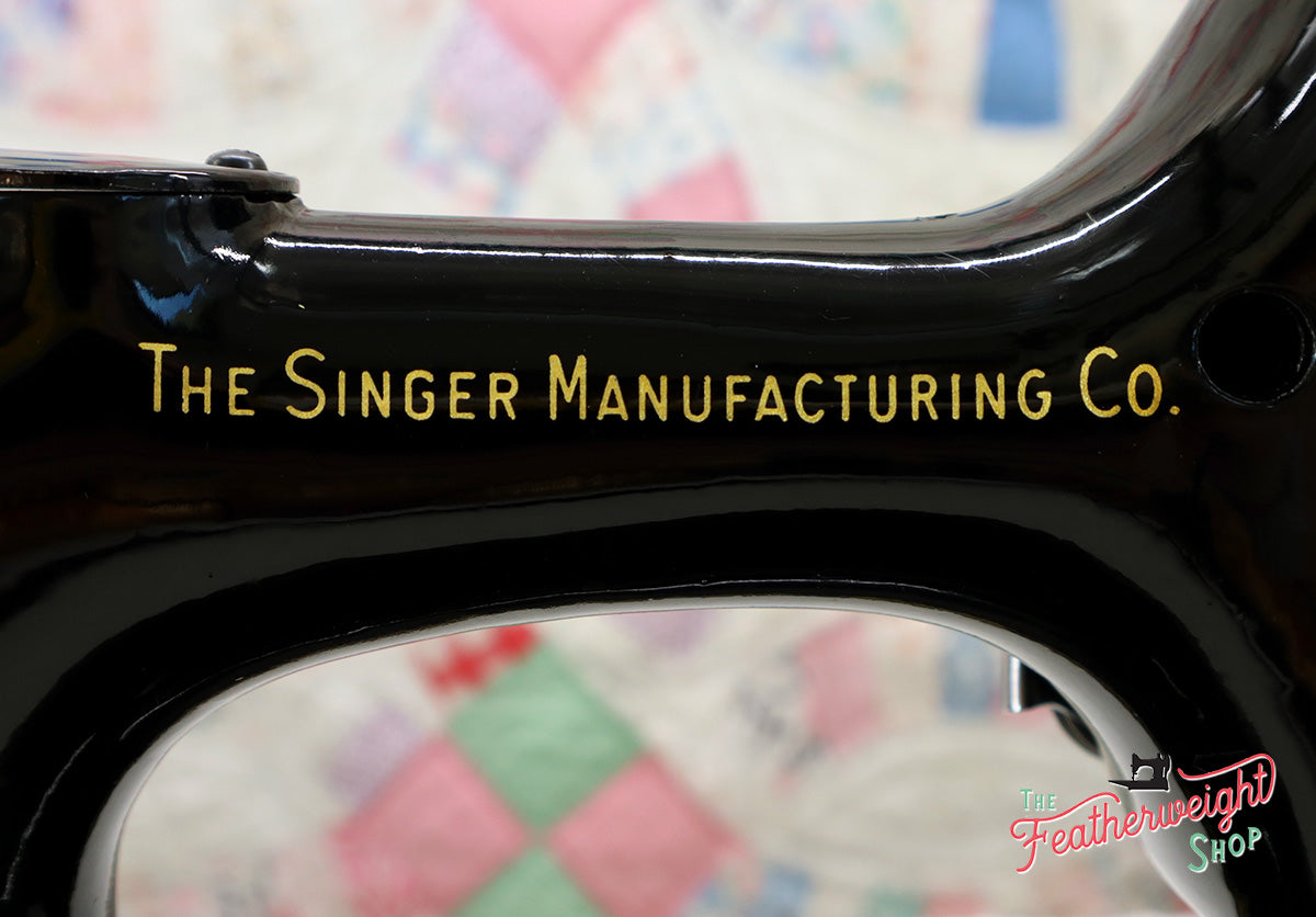 Singer Featherweight 221 Sewing Machine, RED "S" ES242***