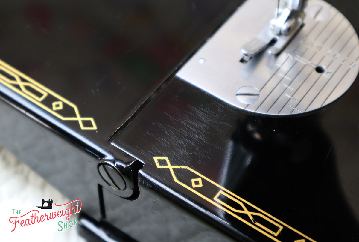 Singer Featherweight 221 Sewing Machine, AM656***