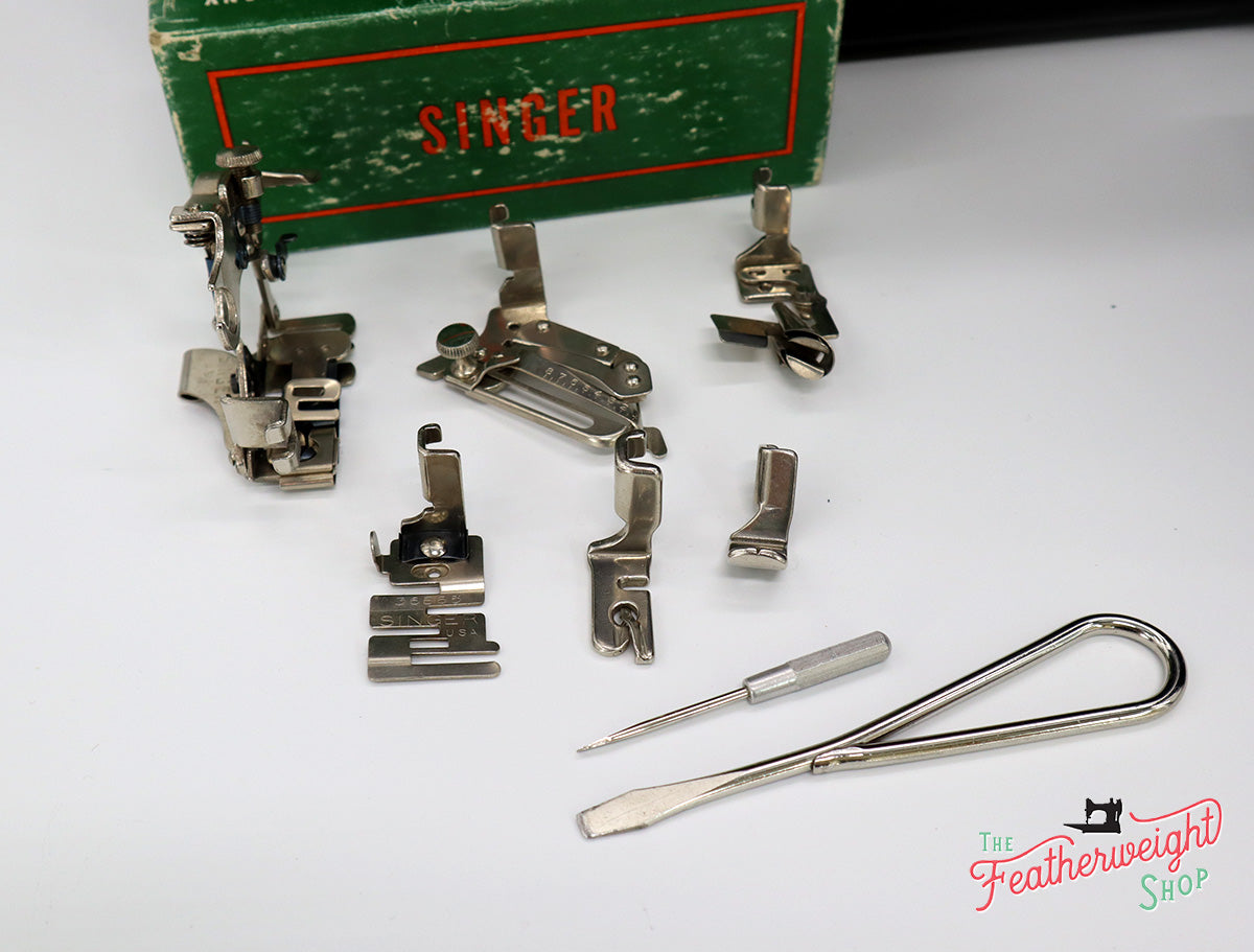 Singer Featherweight 221 Sewing Machine, AH981***
