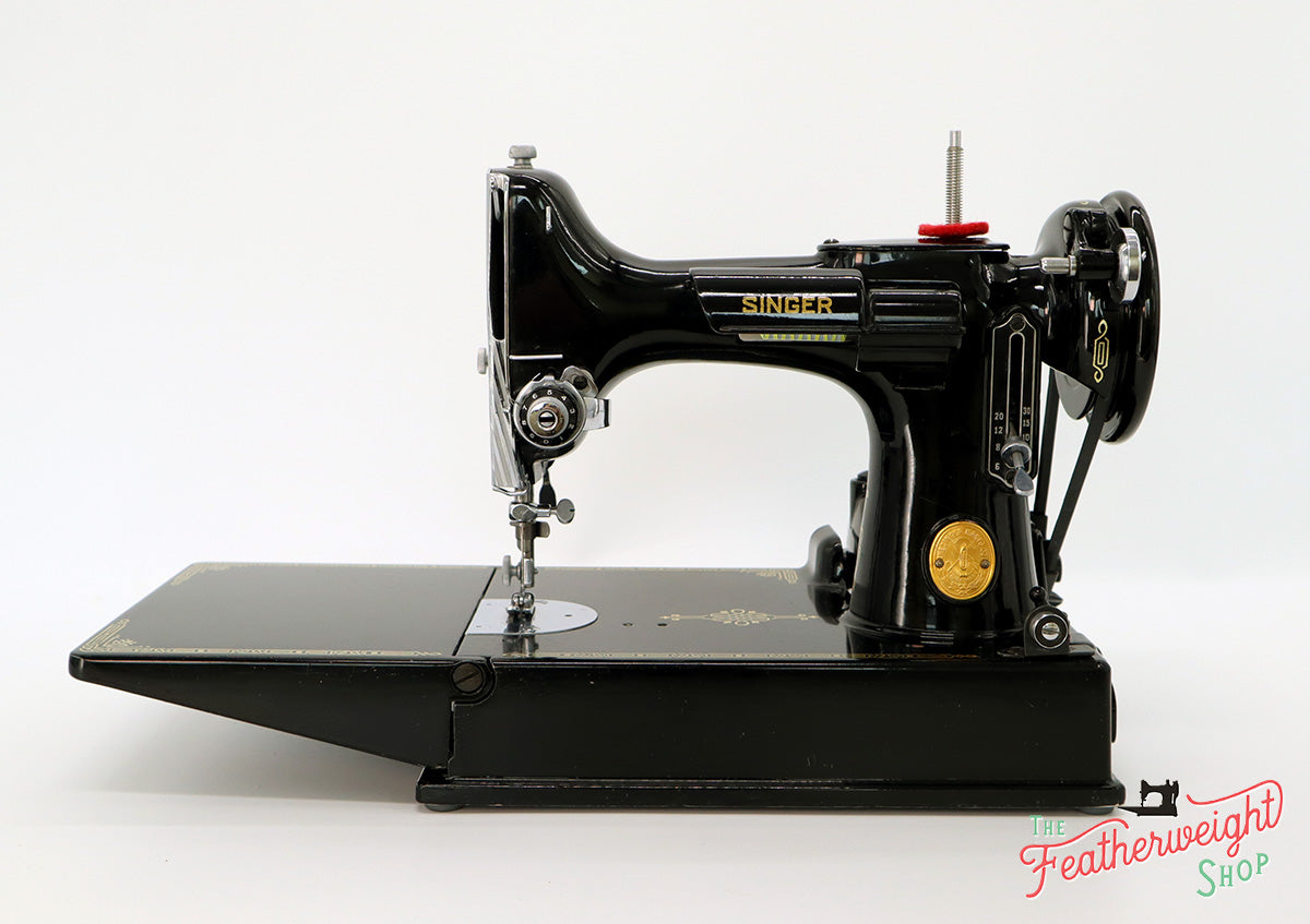 Singer Featherweight 221 Sewing Machine, AH981***