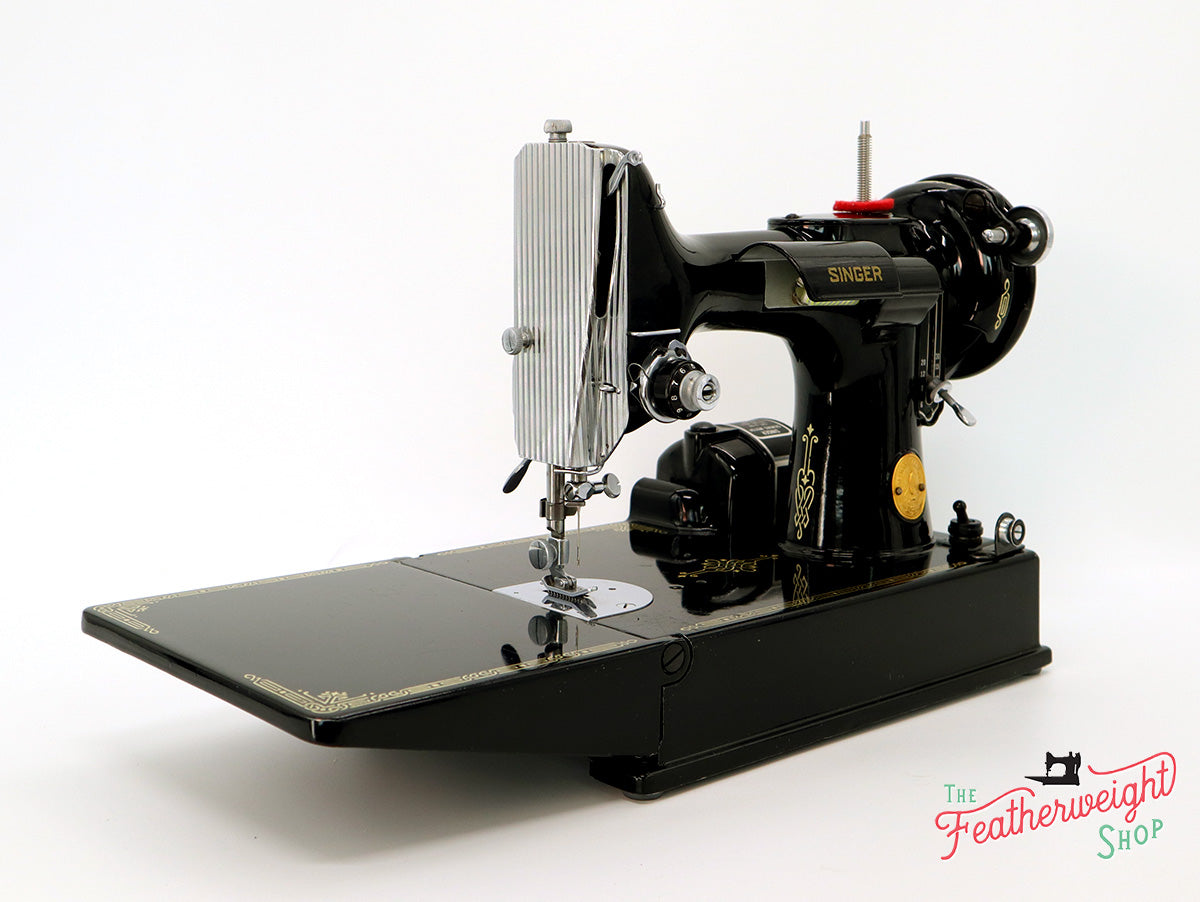 Singer Featherweight 221 Sewing Machine, AH981***