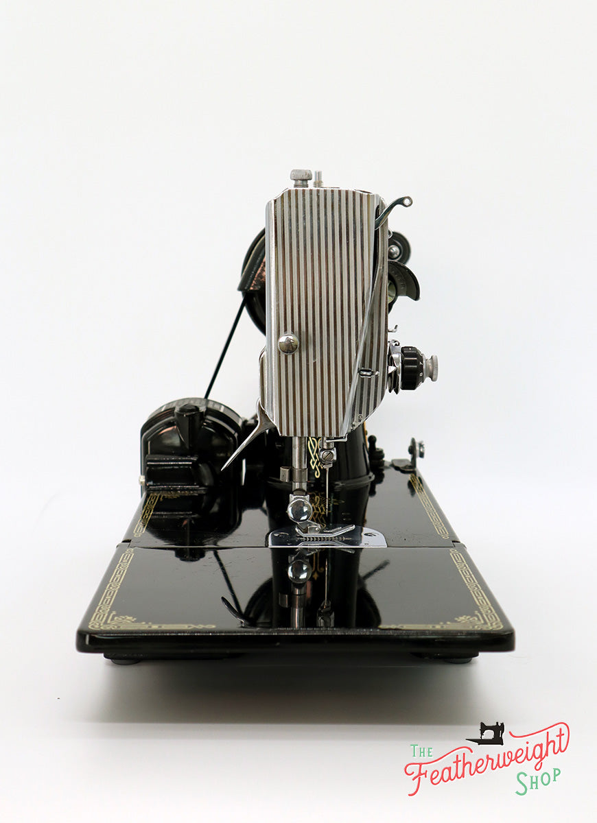 Singer Featherweight 221 Sewing Machine, AH981***