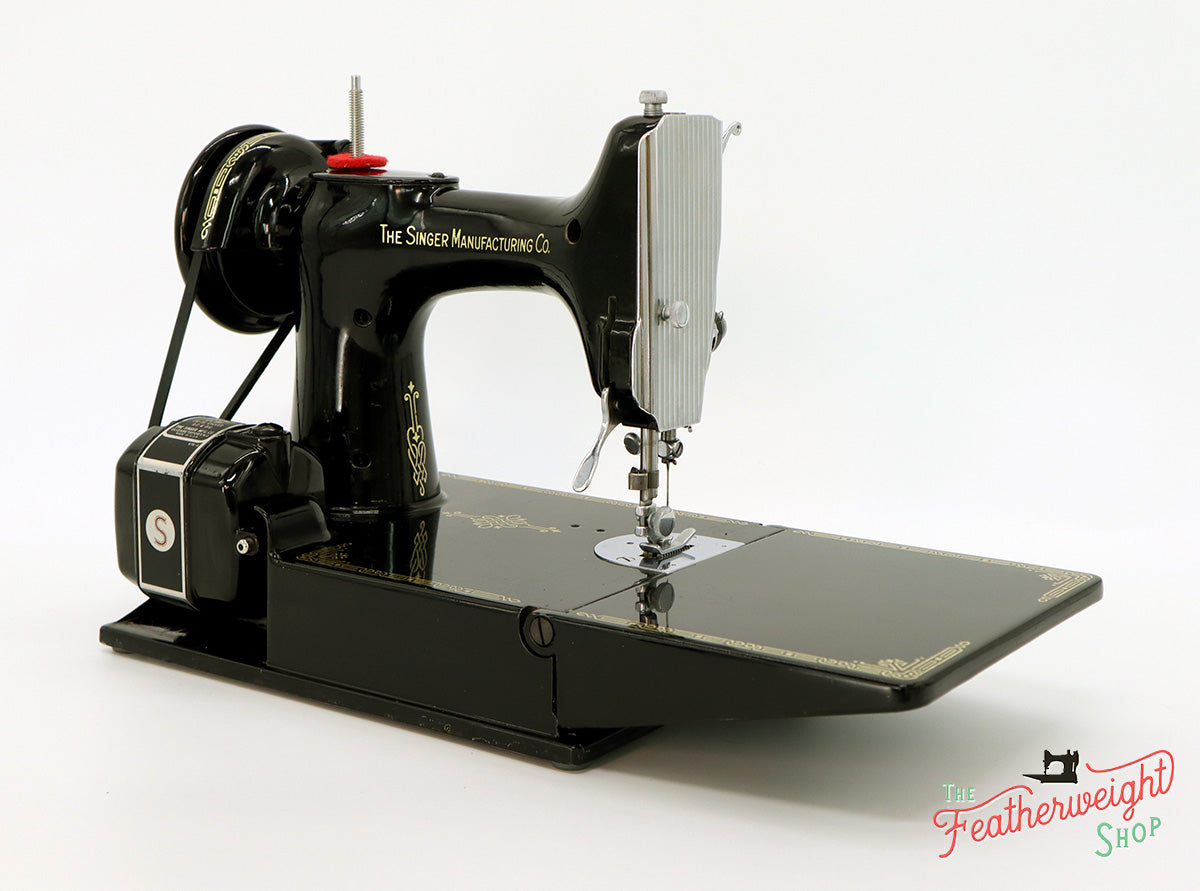 Singer Featherweight 221 Sewing Machine, AH981***