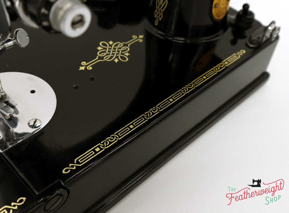 Singer Featherweight 221 Sewing Machine, AH981***