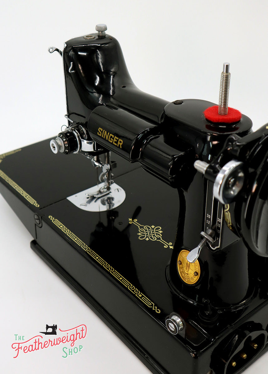 Singer Featherweight 221 Sewing Machine, AH981***