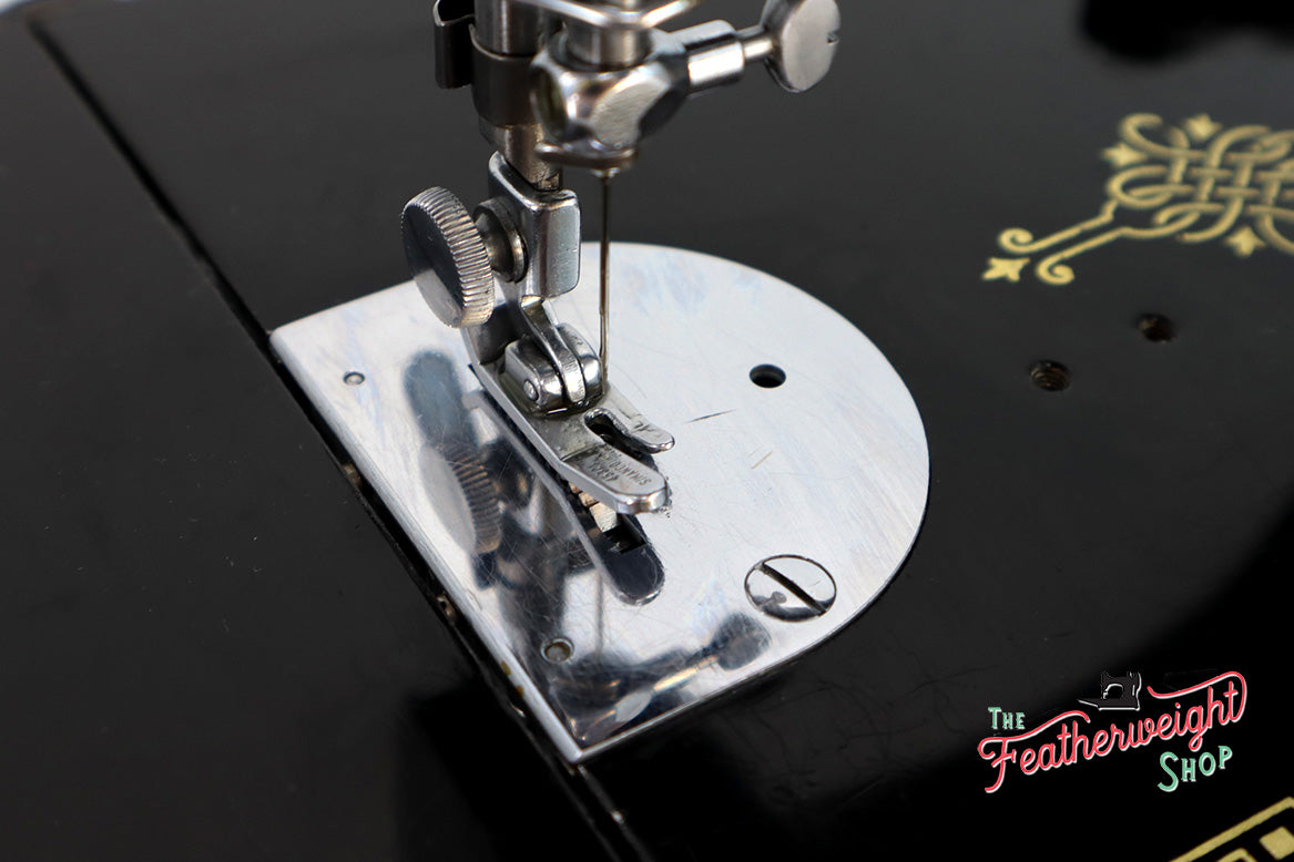 Singer Featherweight 221 Sewing Machine, AJ204***