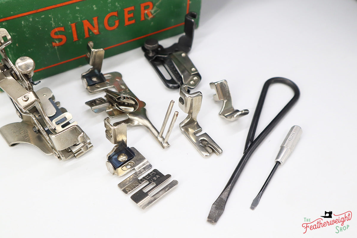 Singer Featherweight 221 Sewing Machine, AM699***