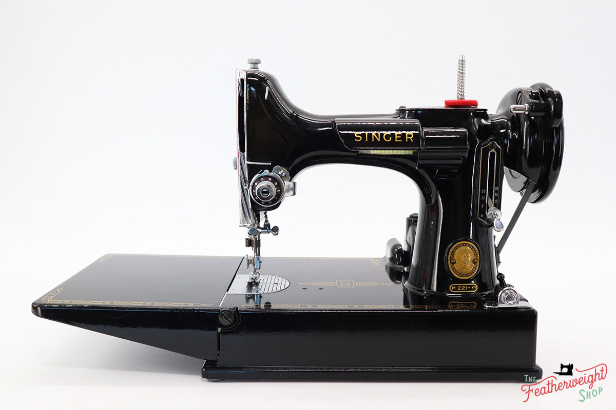Singer Featherweight 221 Sewing Machine, AM699***