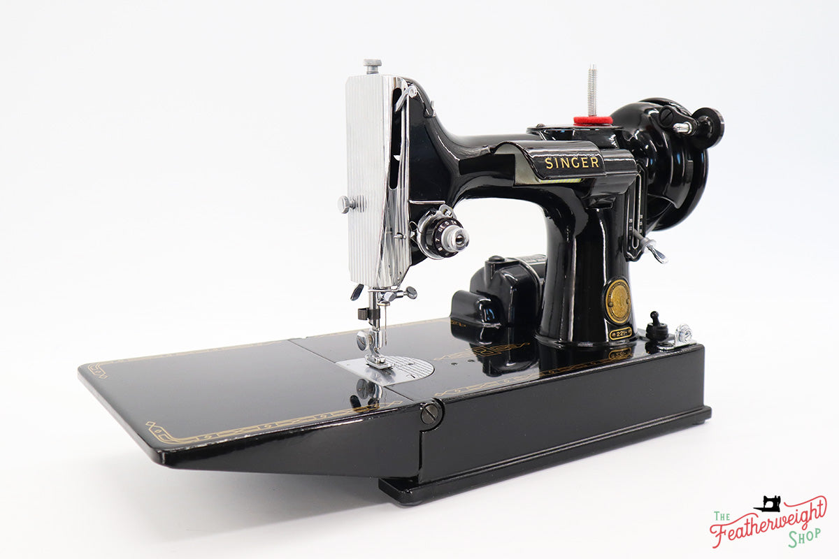 Singer Featherweight 221 Sewing Machine, AM699***