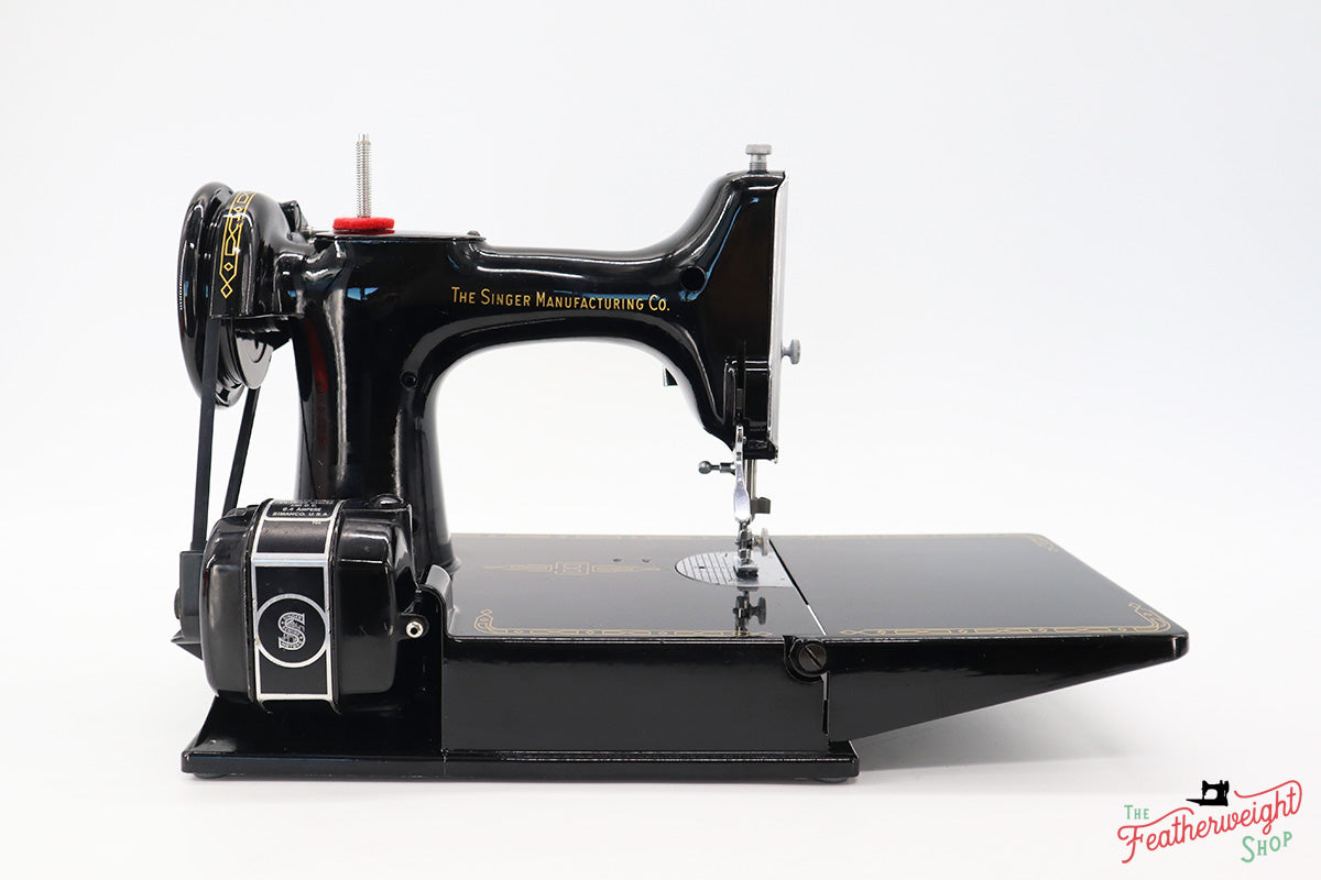 Singer Featherweight 221 Sewing Machine, AM699***