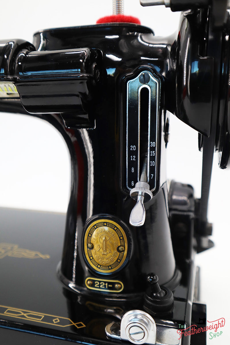 Singer Featherweight 221 Sewing Machine, AM699***