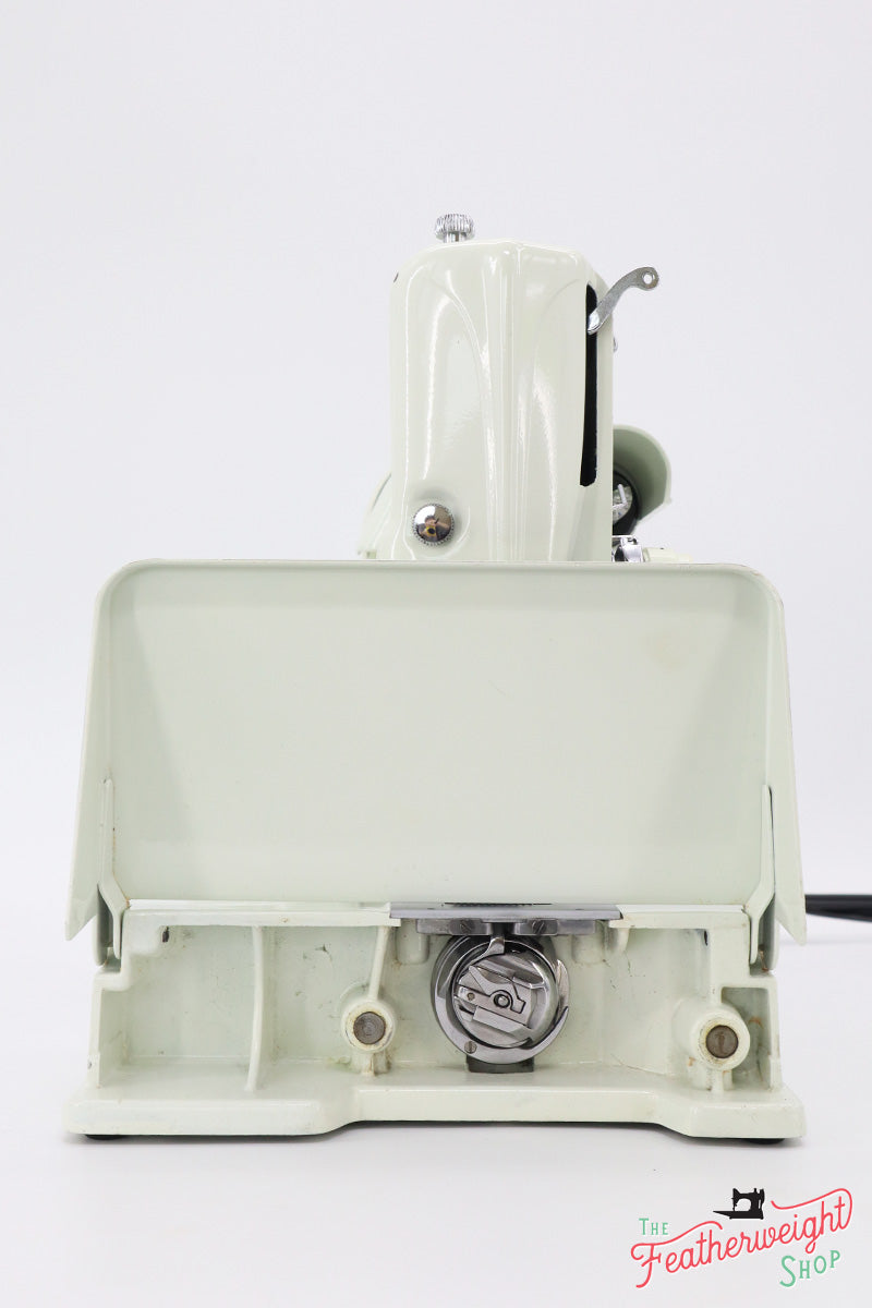 Singer Featherweight 221K Sewing Machine, WHITE EV991**