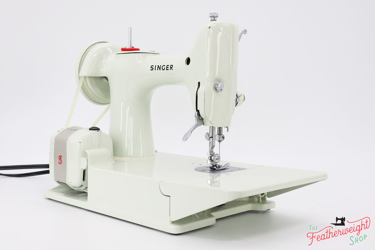 Singer Featherweight 221K Sewing Machine, WHITE EV991**