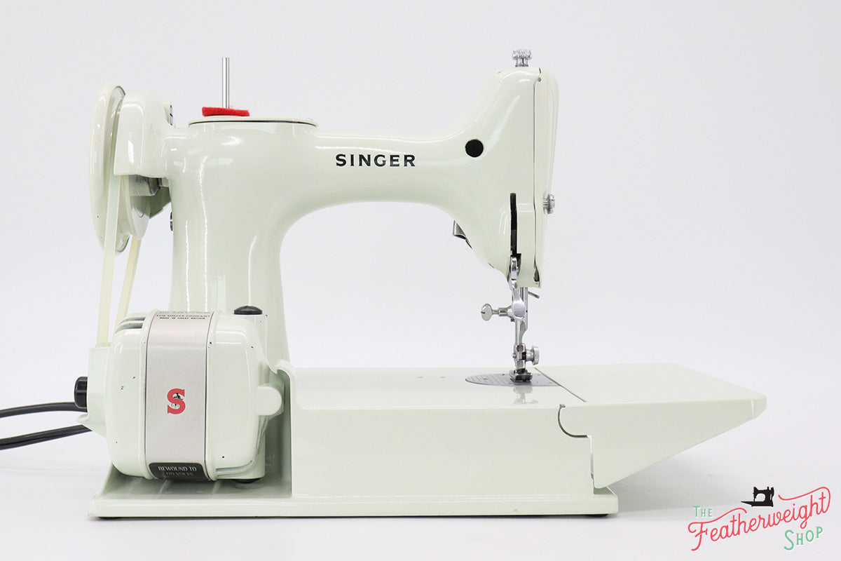 Singer Featherweight 221K Sewing Machine, WHITE EV991**