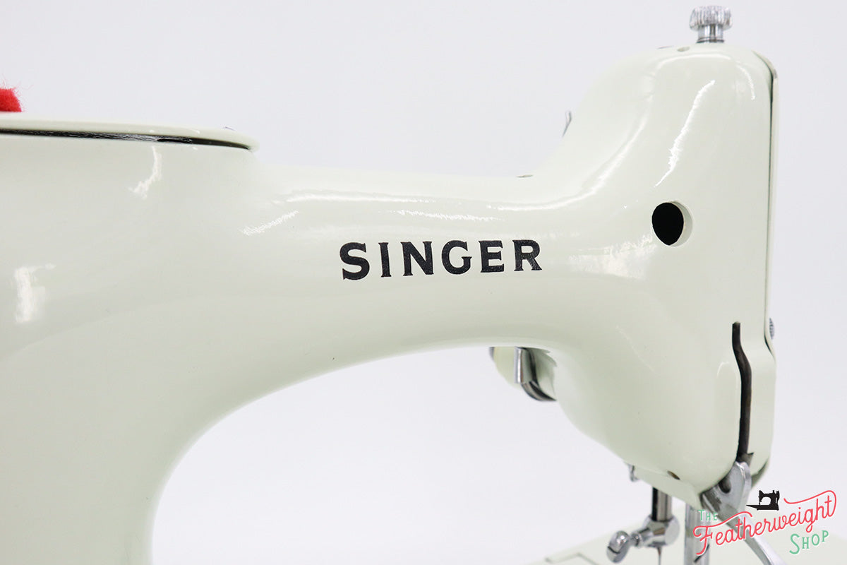 Singer Featherweight 221K Sewing Machine, WHITE EV991**