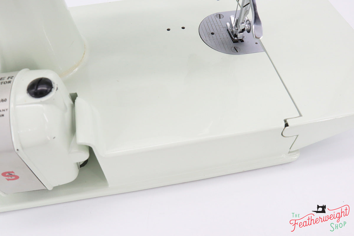 Singer Featherweight 221K Sewing Machine, WHITE EV991**