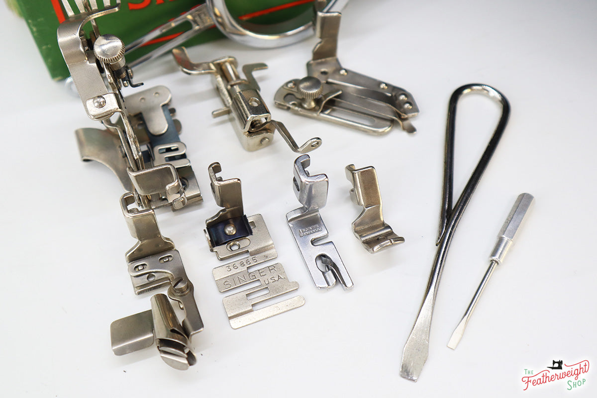 Singer Featherweight 222K Sewing Machine EJ910***