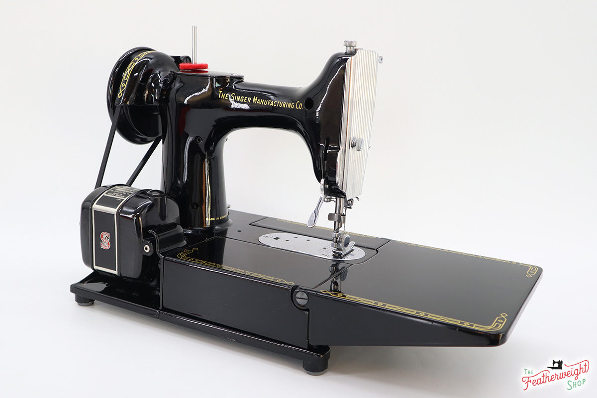 Singer Featherweight 222K Sewing Machine EJ910***
