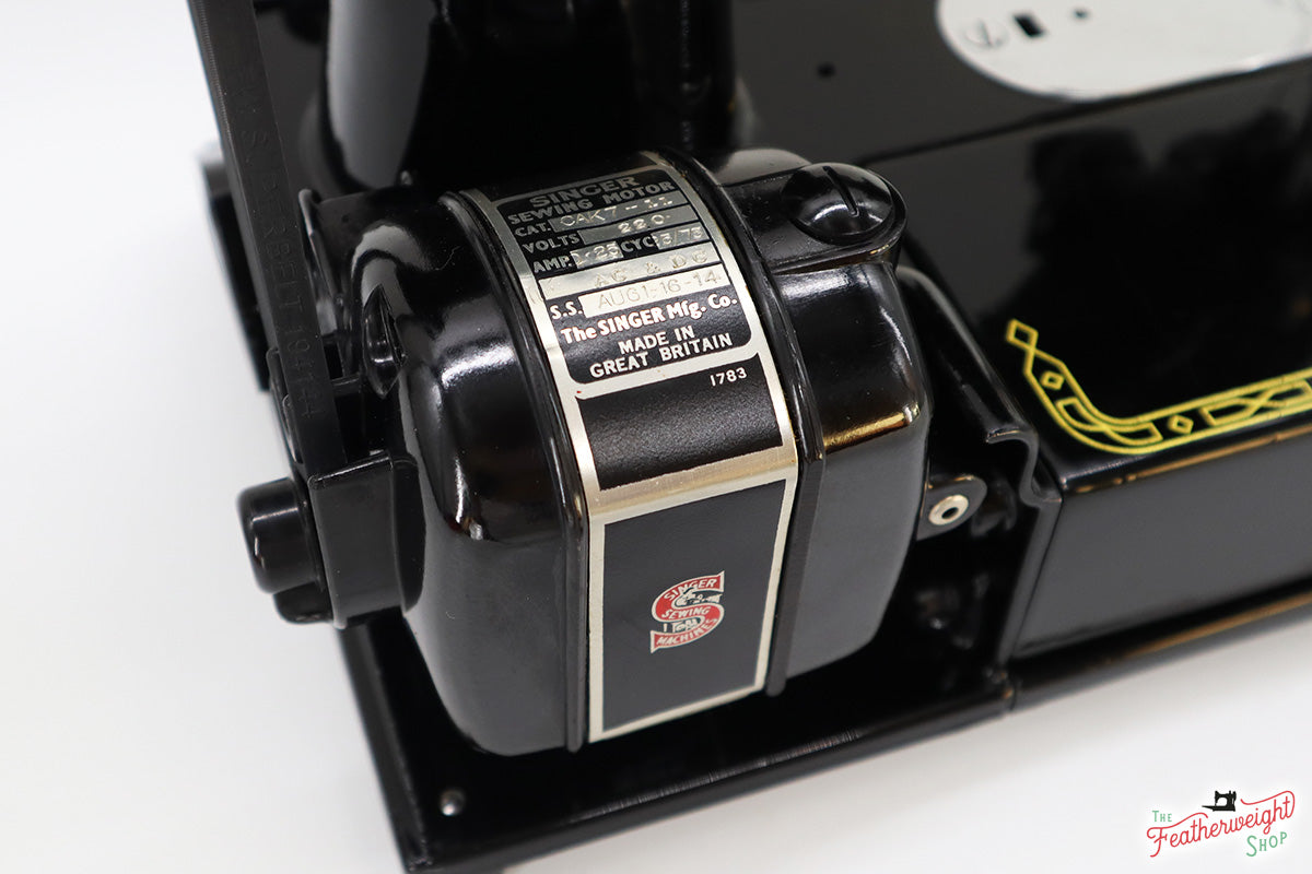 Singer Featherweight 222K Sewing Machine EJ910***